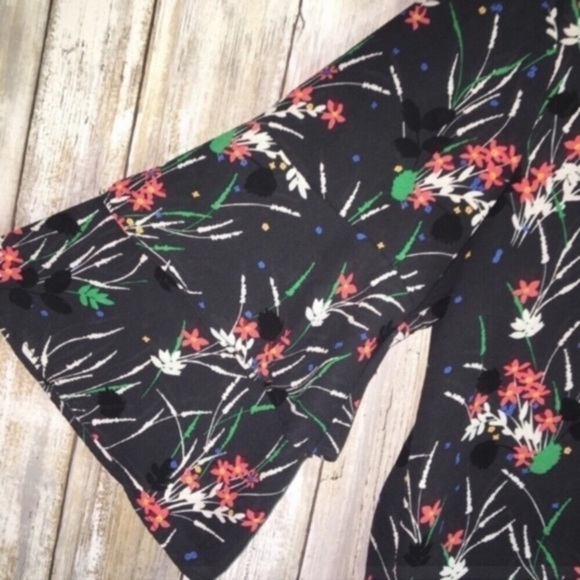 Gap Black Floral Blouse - Picture 3 of 4